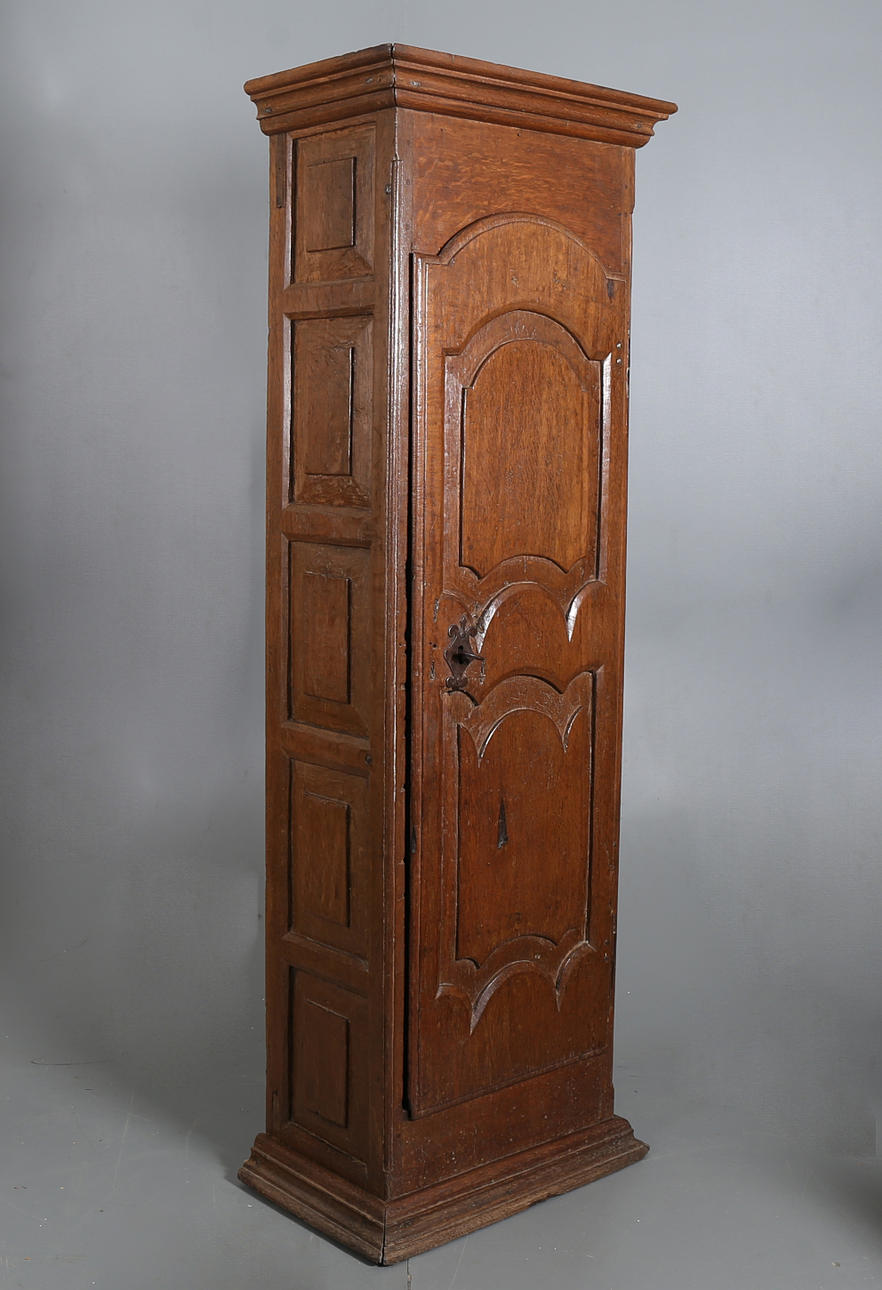 Fransk ek garderob, 1700-talets början.