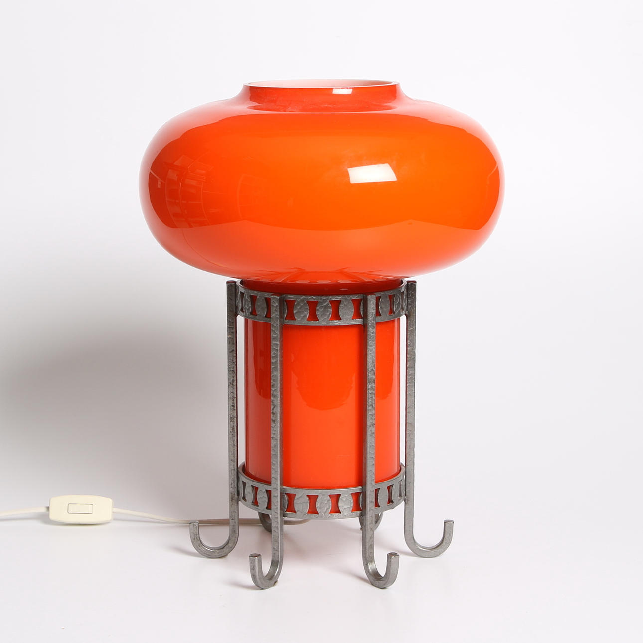 BORDSLAMPA, glas och smide, troligen Flygfors, 1970-tal.