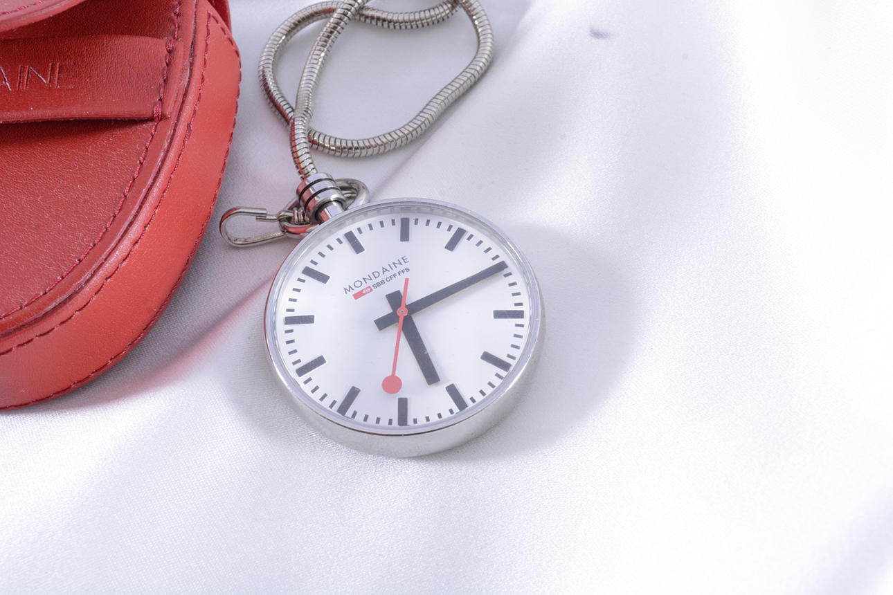 TASCHENUHR, Mondaine.