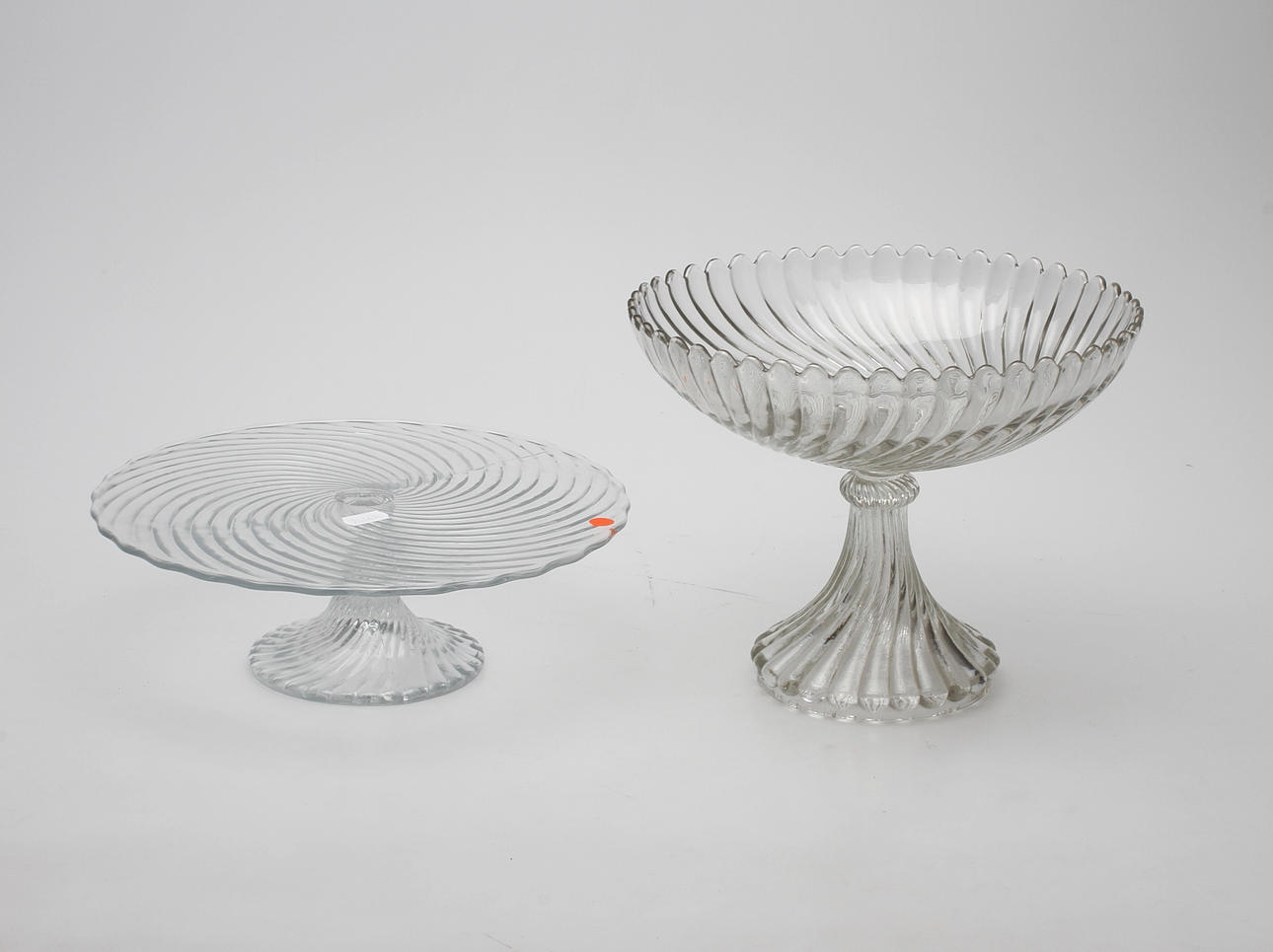 SKÅL OCH FAT PÅ FOT, pressglas, 1900-tal.