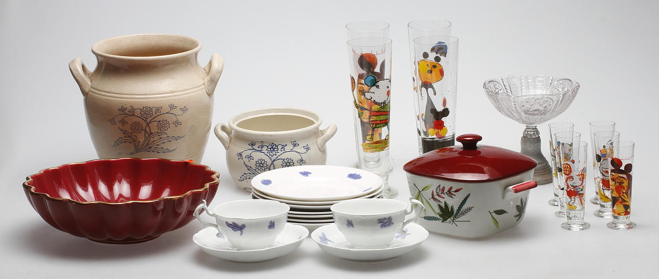 GLAS och KERAMIK, 1900-tal bland annat Rörstrand, Lasse Åberg, Gustafsberg.