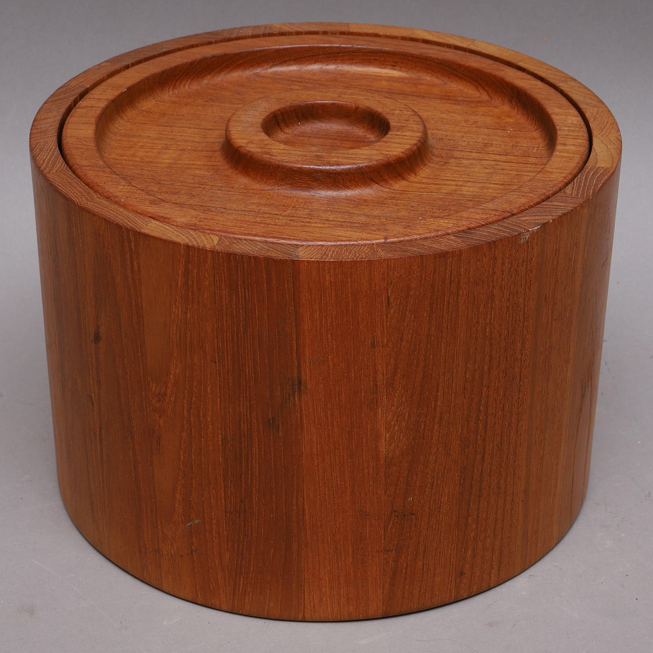 JENS  QUISTGAARD. ishink, teak & plast, Dansk design, Danmark.