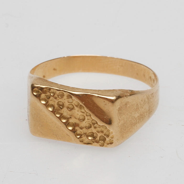 KLACKRING, 18k guld, vikt ca 2,6 gr.