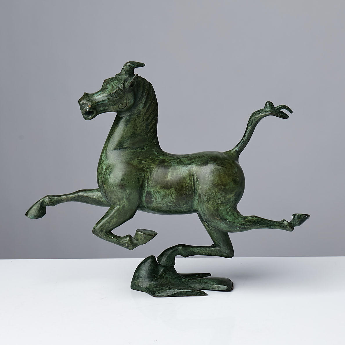 SKULPTUR, "Flyvende hest", bronze, moderne, efter ældre kinesisk model.