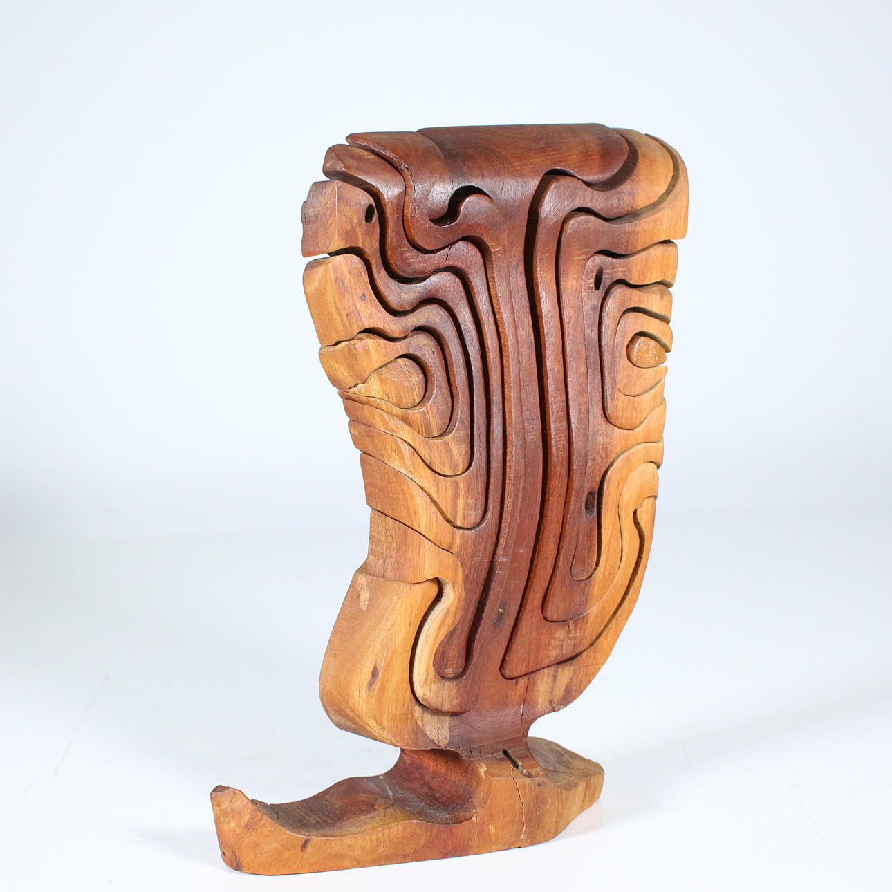 JAK NEVO. skulptur, trä.