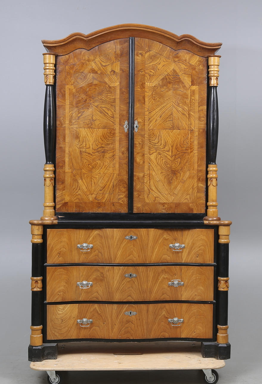 HÖGSKÅP, senempire, alm/svärtat, 1800 tal.