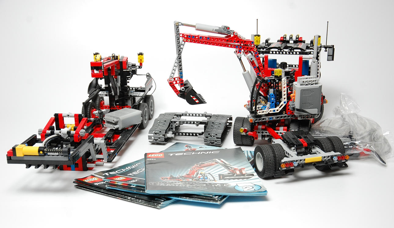 LEGO, TECHNIC, dragbil med motoriserad grävmaskin mod 8285-2, 8294, med motoriserad trailer.