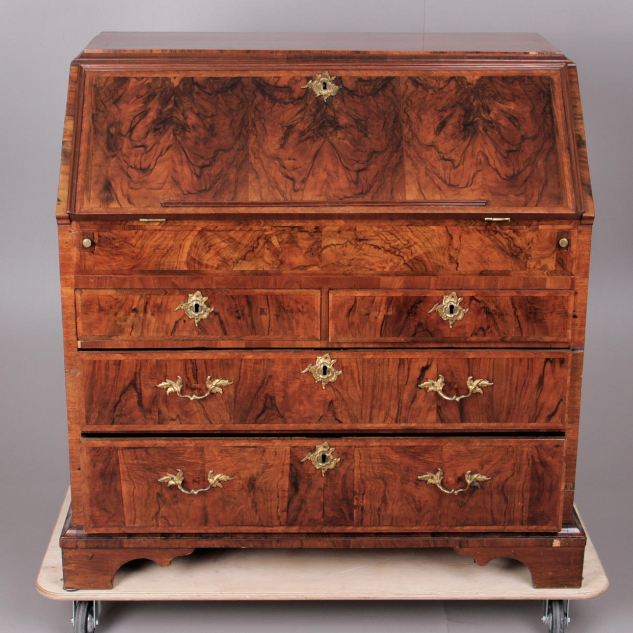 SNEDKLAFFSEKRETÄR, med lönnfack, 1700-talets senare hälft.