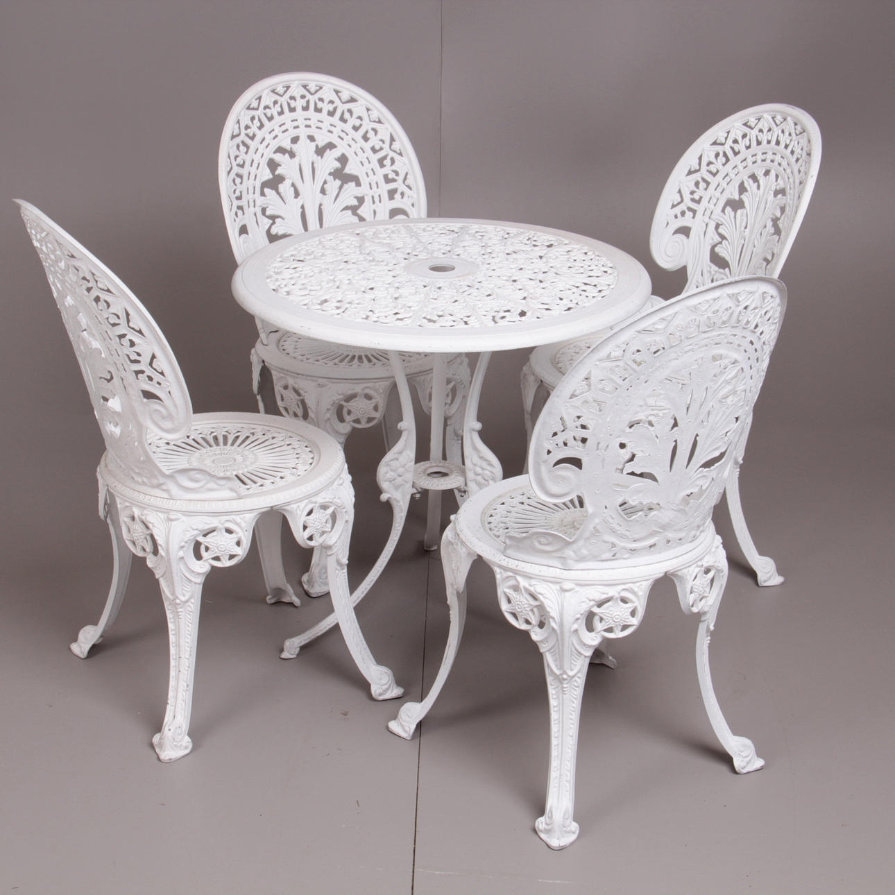 TRÄDGÅRDSGRUPP, 5 delar, aluminium, 1900-talets sista hälft.