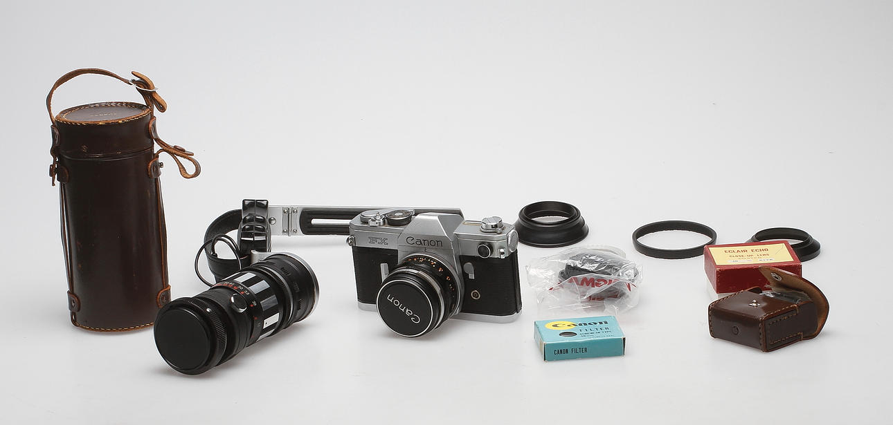 KAMERA, Canon FX med tillbehör.