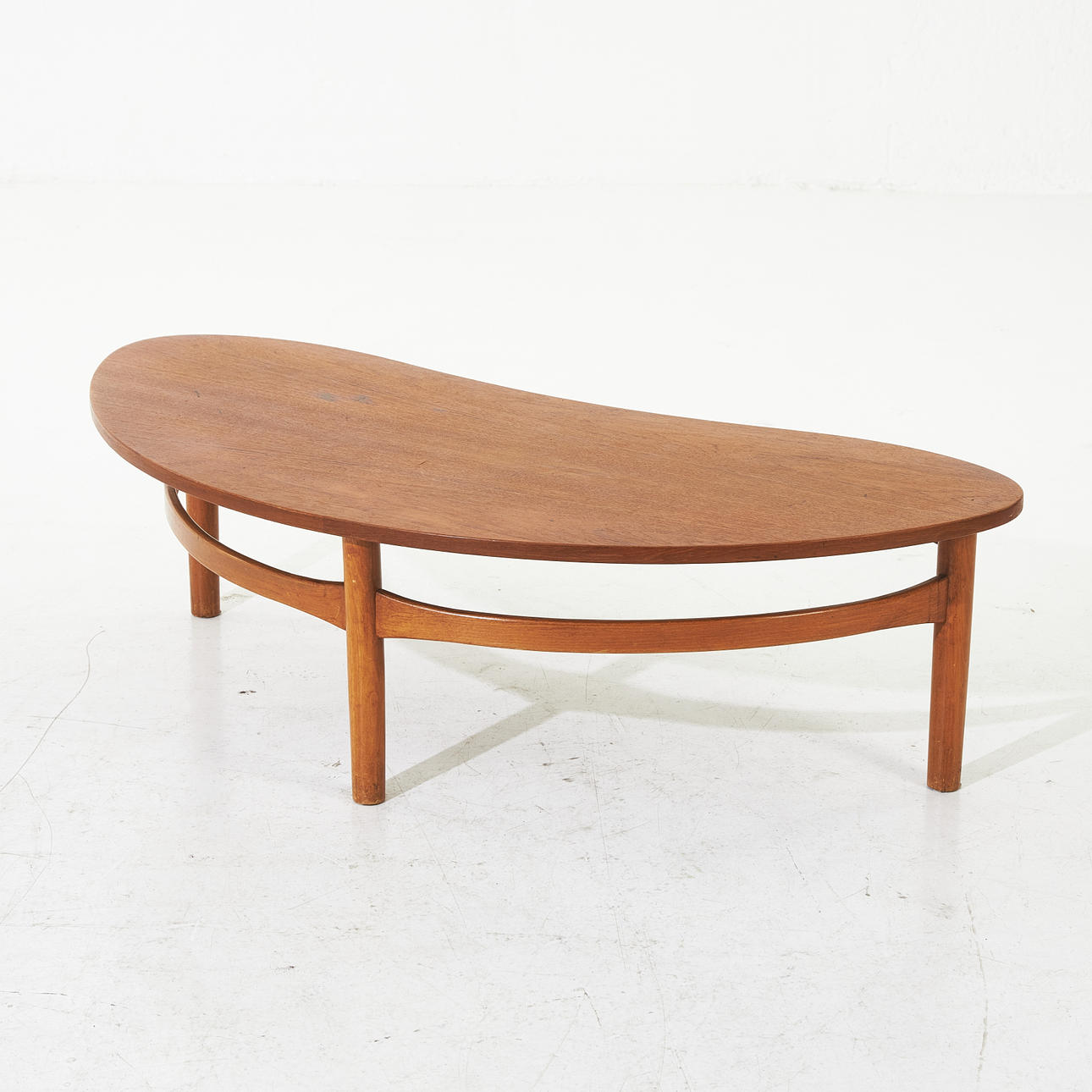 COUCHTISCH, 50er Jahre, Teak, Nierenform.