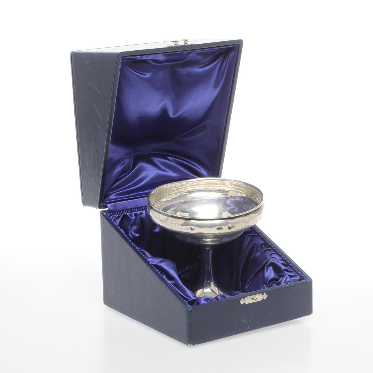 PRISPOKAL, silver, med schatull, daterad 1913. England.