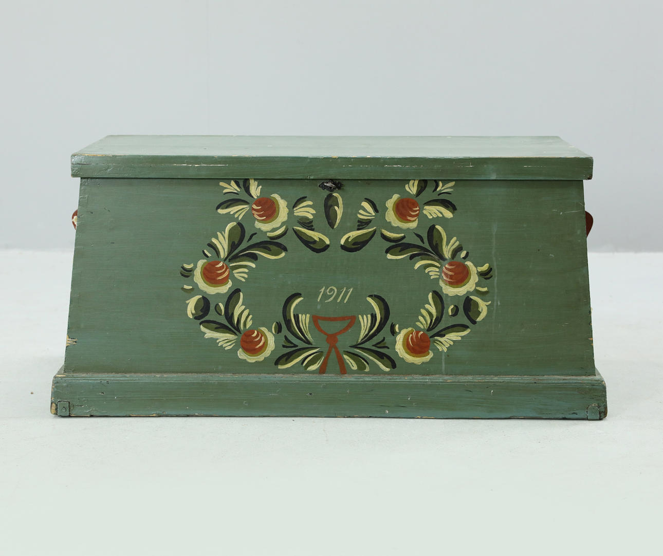 COFFIN, sailor model, kurbits, marked 1911.