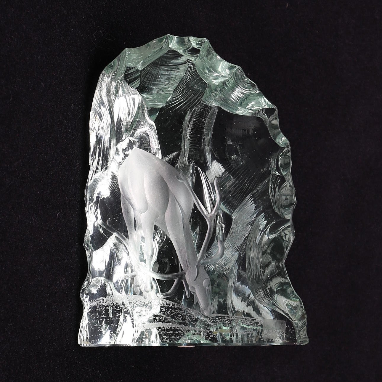 GLASBLOCK, hjort, Vicke Lindstrand, Kosta, signerad.