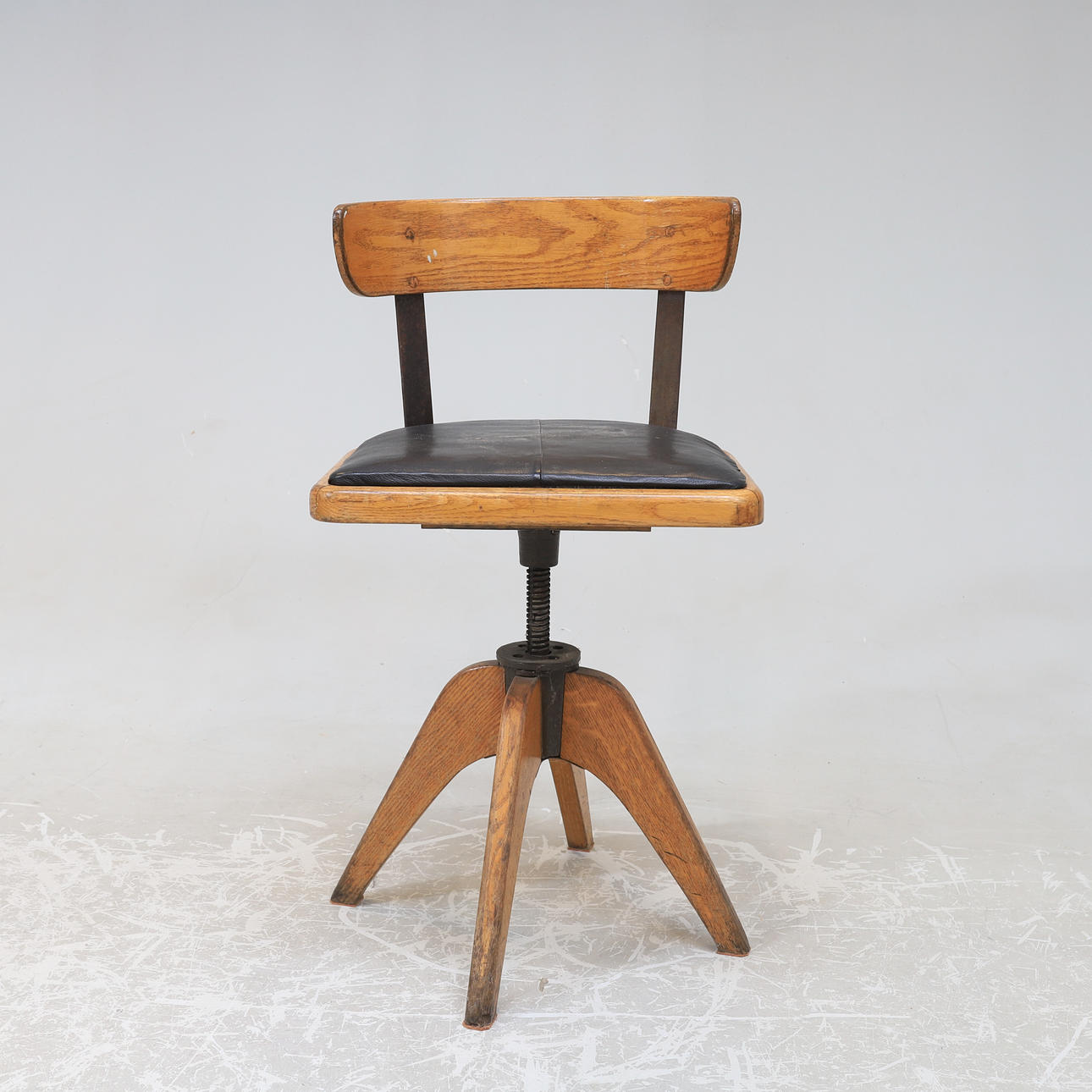 SKRIVBORDSSTOL, jugend, 1900-talets början.