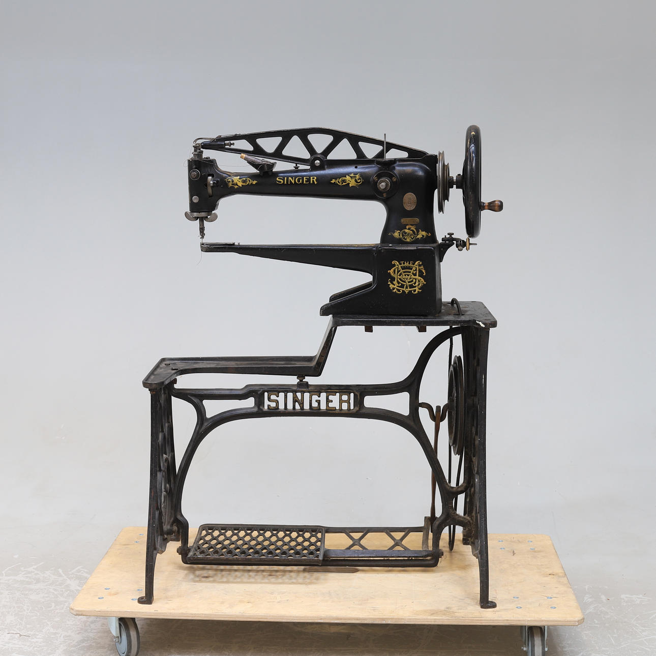 SHOEMAKER SEWING MACHINE, Singer, early 20th century.