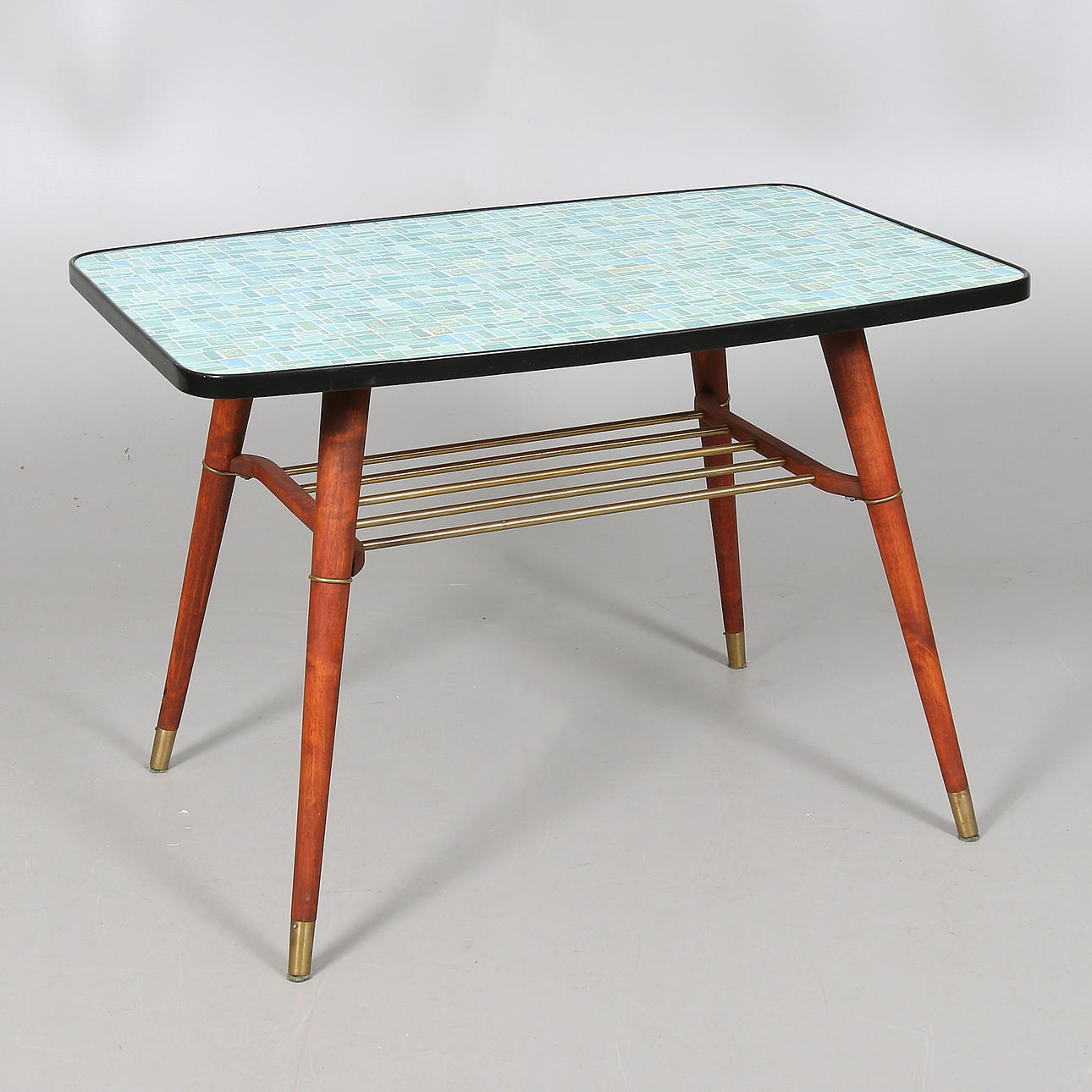 SOFFBORD med TIDNINGSHYLLA, trä, 1950-tal.