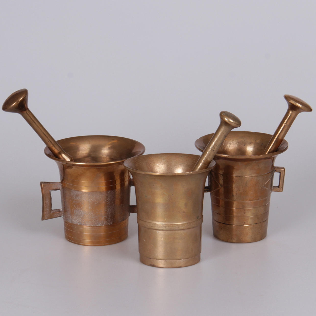 MORTLAR, med stöt, 3 st. malm, 1900-tal.