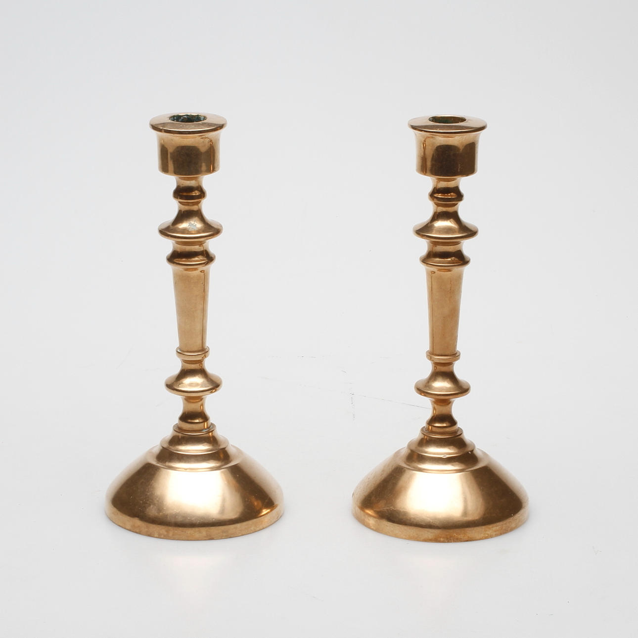 LJUSSTAKAR, ett par, malm, "Steffensburg", Åtvidabergs metallgjuteri, Bersbo, Åtvidaberg.