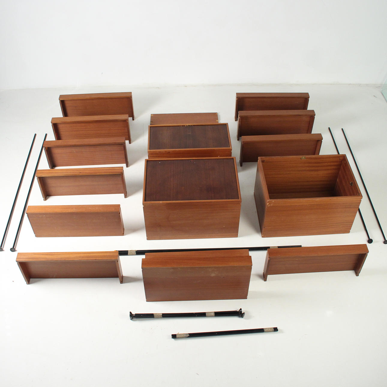 PICKFORDS Spannregal, Teak, 3 Container, und 11 Regale.