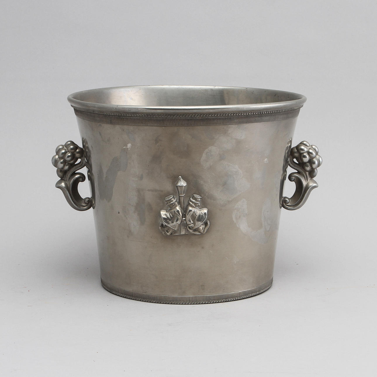 CHAMPAGNEKYLARE, tenn, C G Hallberg, Stockholm, 1935.