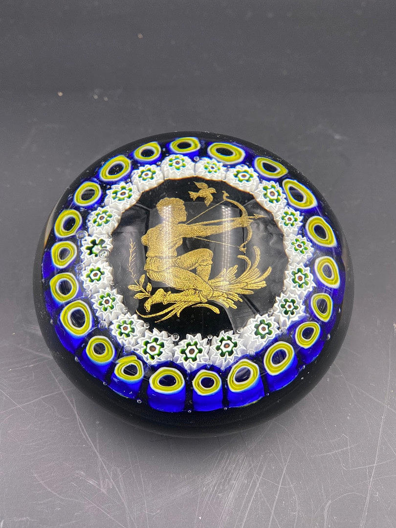 Papirvægt ,Millefiori, papirvægt, Skytten.