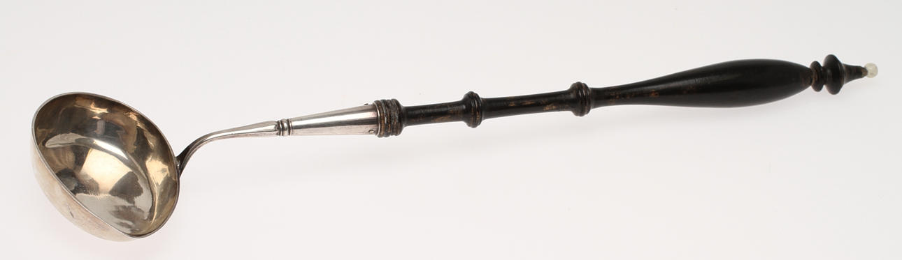 SOPPSLEV, silver med skaft i trä. Jacob S Lundberg, Stockholm, 1844.
