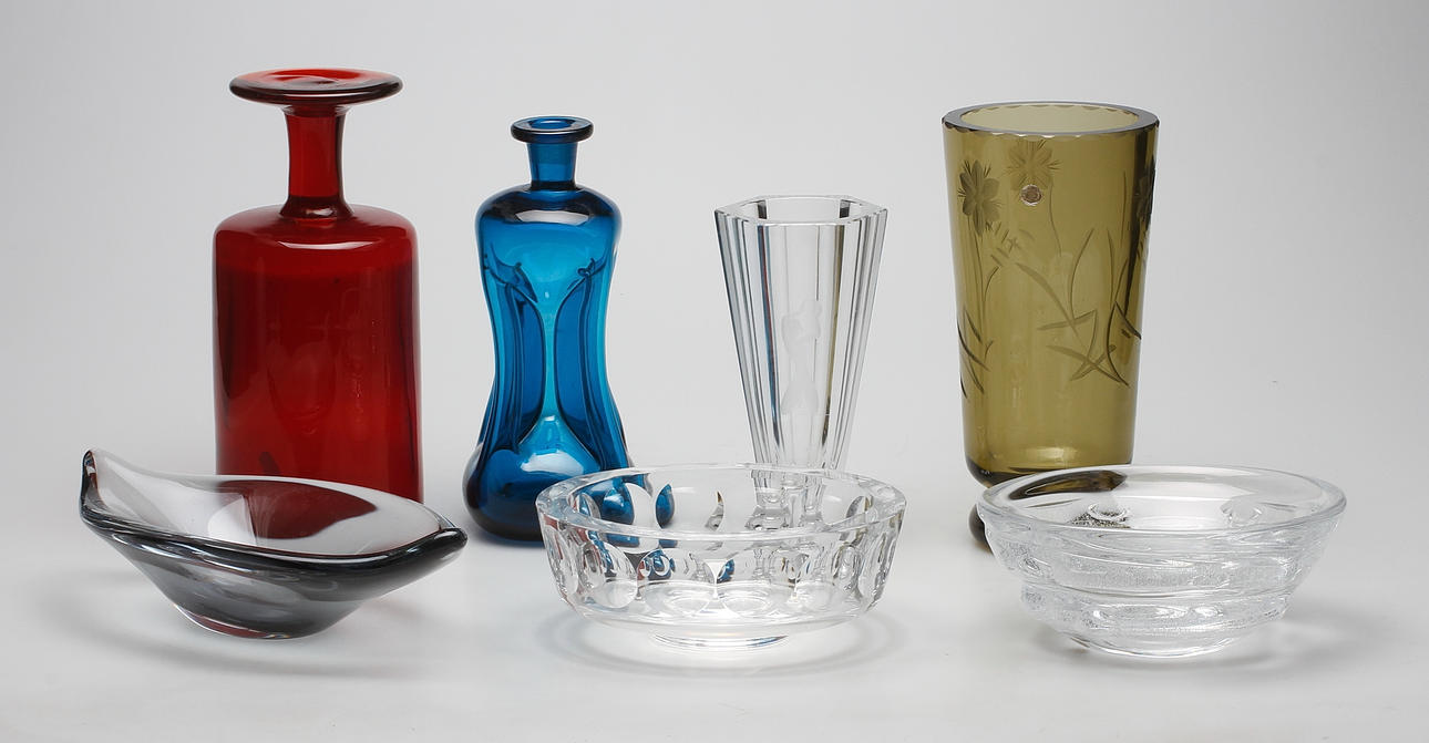 GLASFÖREMÅL, 7 delar, bland annat Reijmyre, Orrefors.