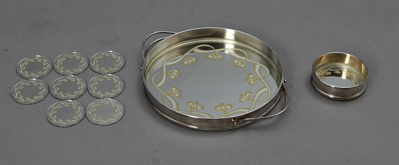 BRICKA, GLASUNDERLÄGG, 8 st samt COASTER, Monica Backström.