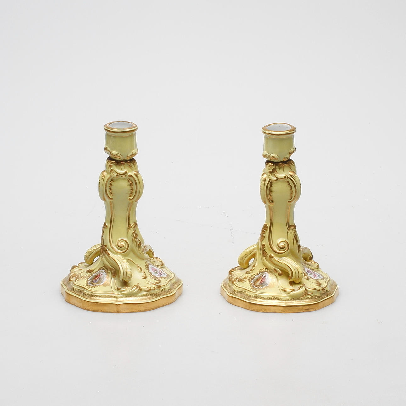 LJUSSTAKAR, ett par, snarlika, porslin, rokokostil, Meissen, Tyskland.