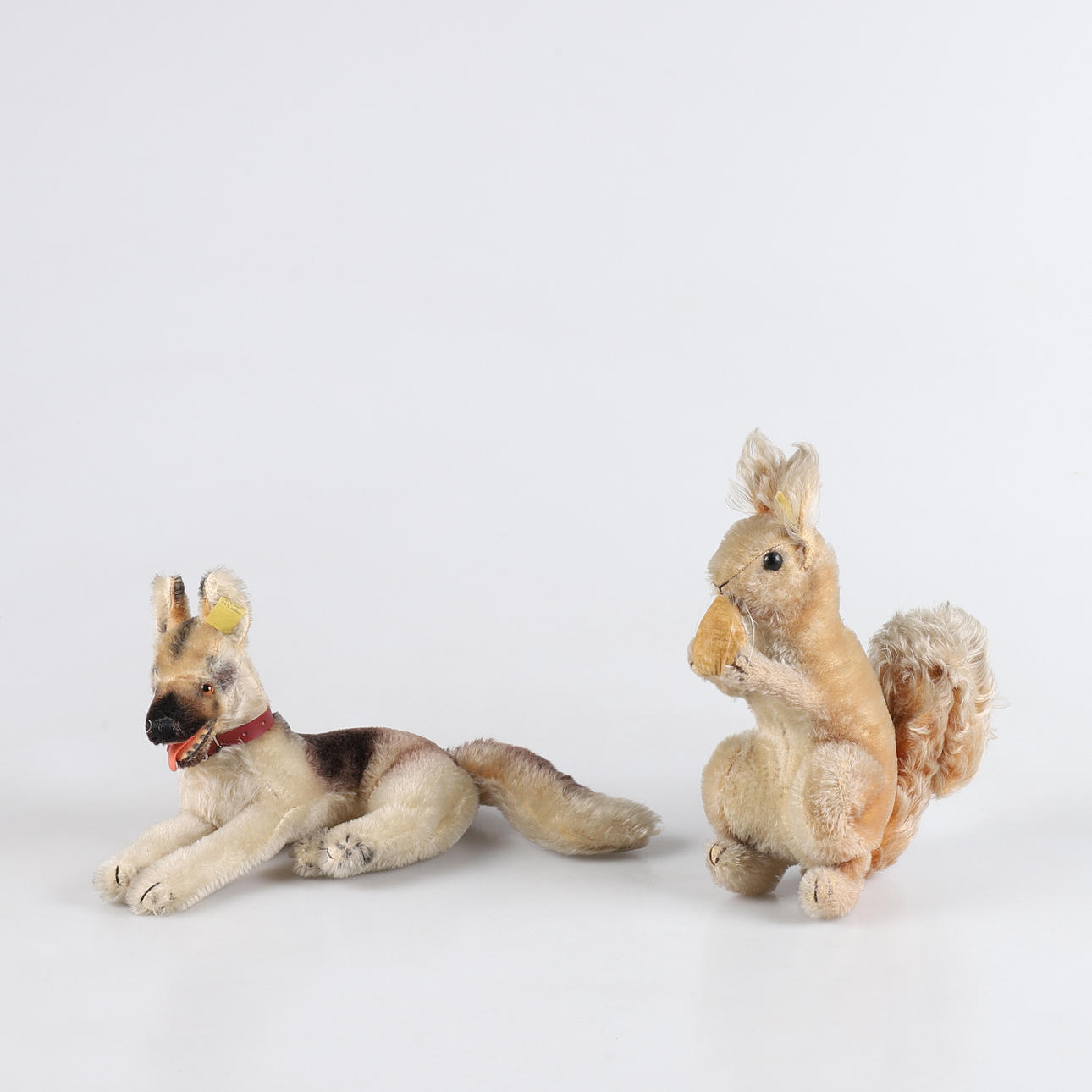 STEIFF, Eichhörnchen und Deutscher Schäferhund.