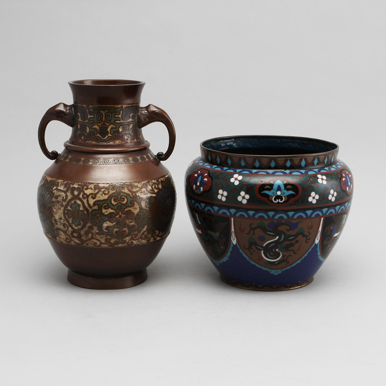 KRUKA samt URNA, cloisonné, Japan, 1800/1900-tal.