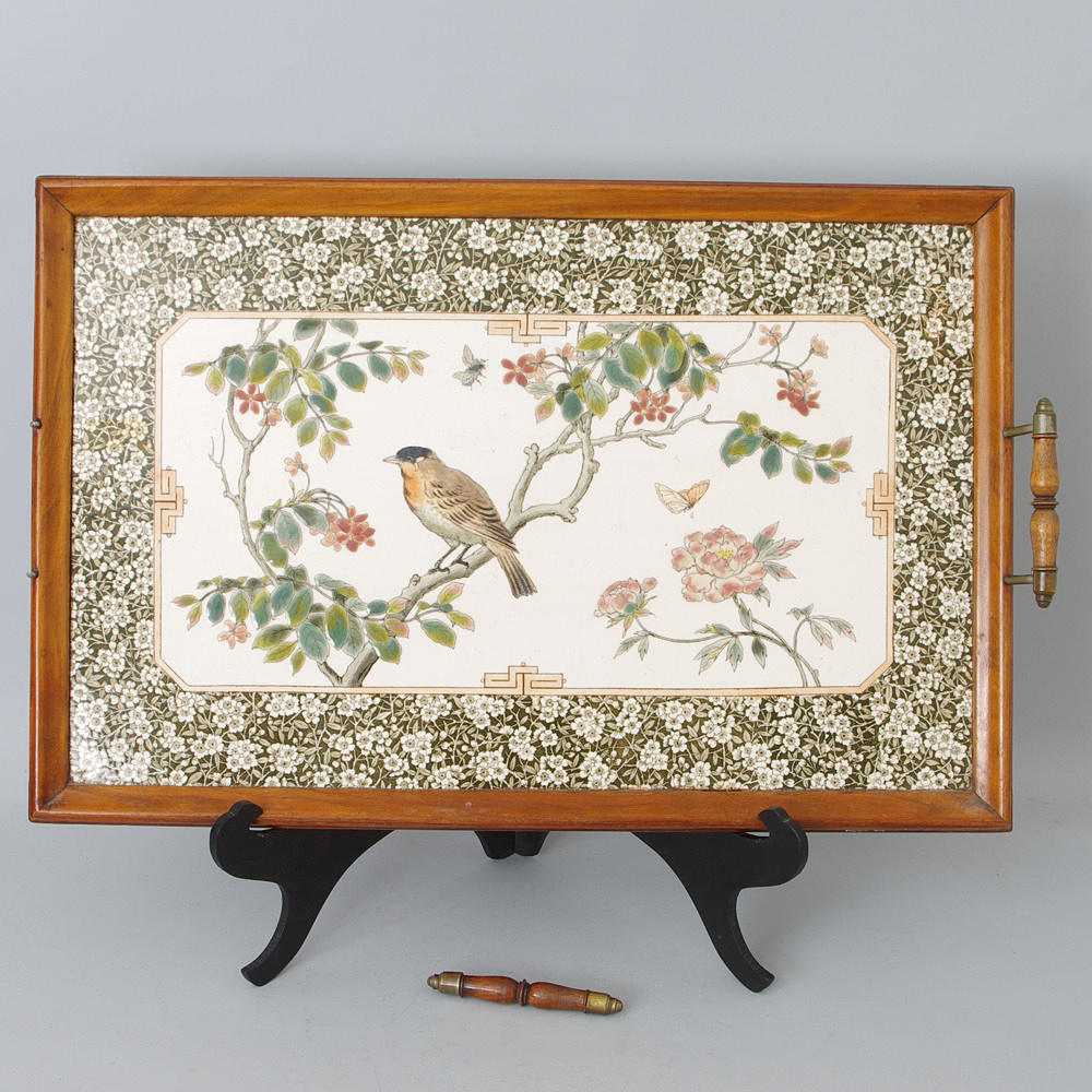 BRICKA, mahogny med porslinsplatta, troligen Kina.