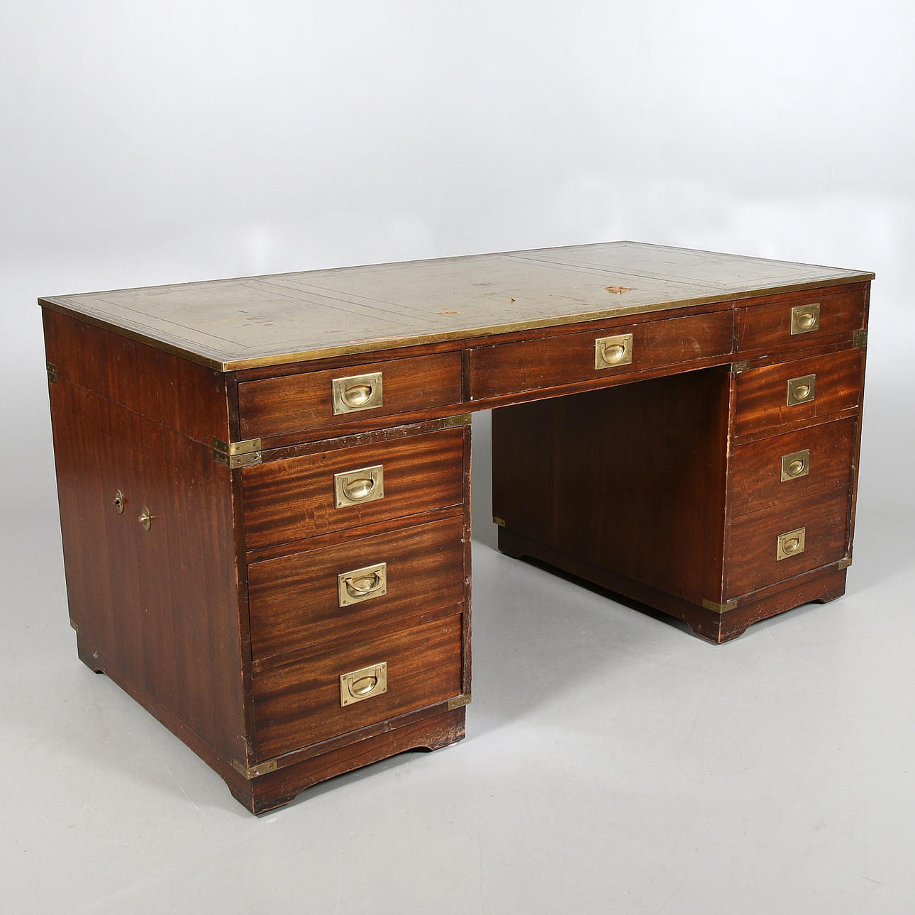 SKRIVBORD, 3 delar. Engelsk stil.