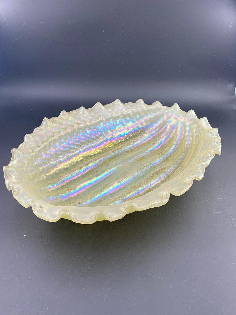 Iriserende konkylie, glas.