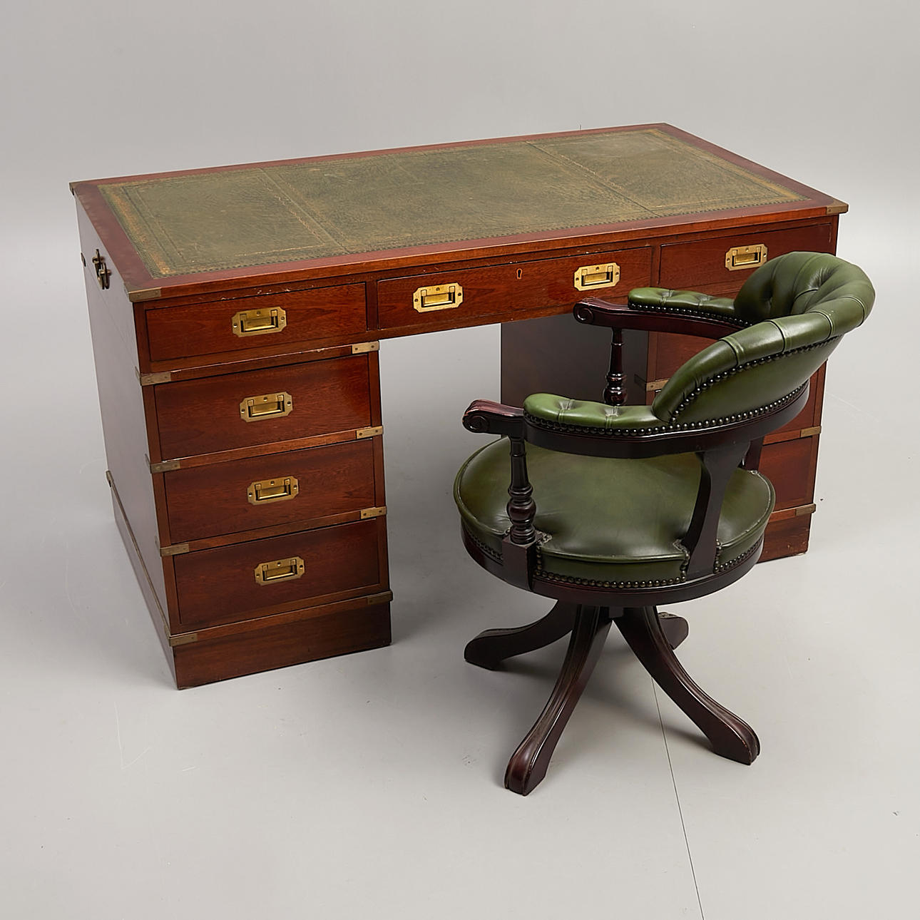 SKRIVBORD, engelskt, mahogny.