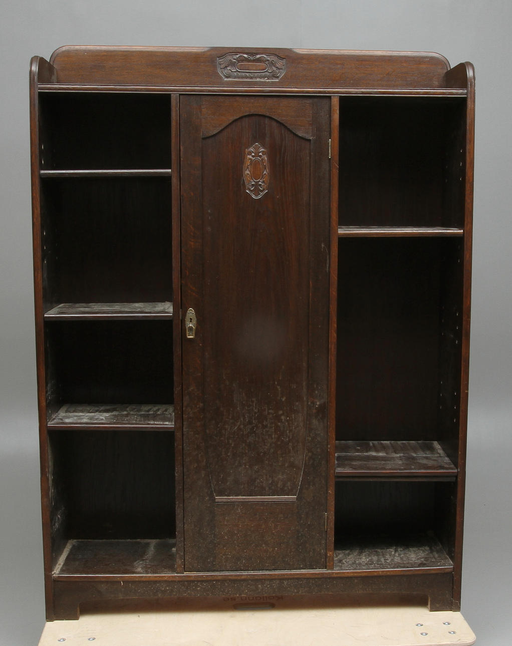 BOKHYLLA, med skåpsdel, jugend, 1900-talets första hälft.