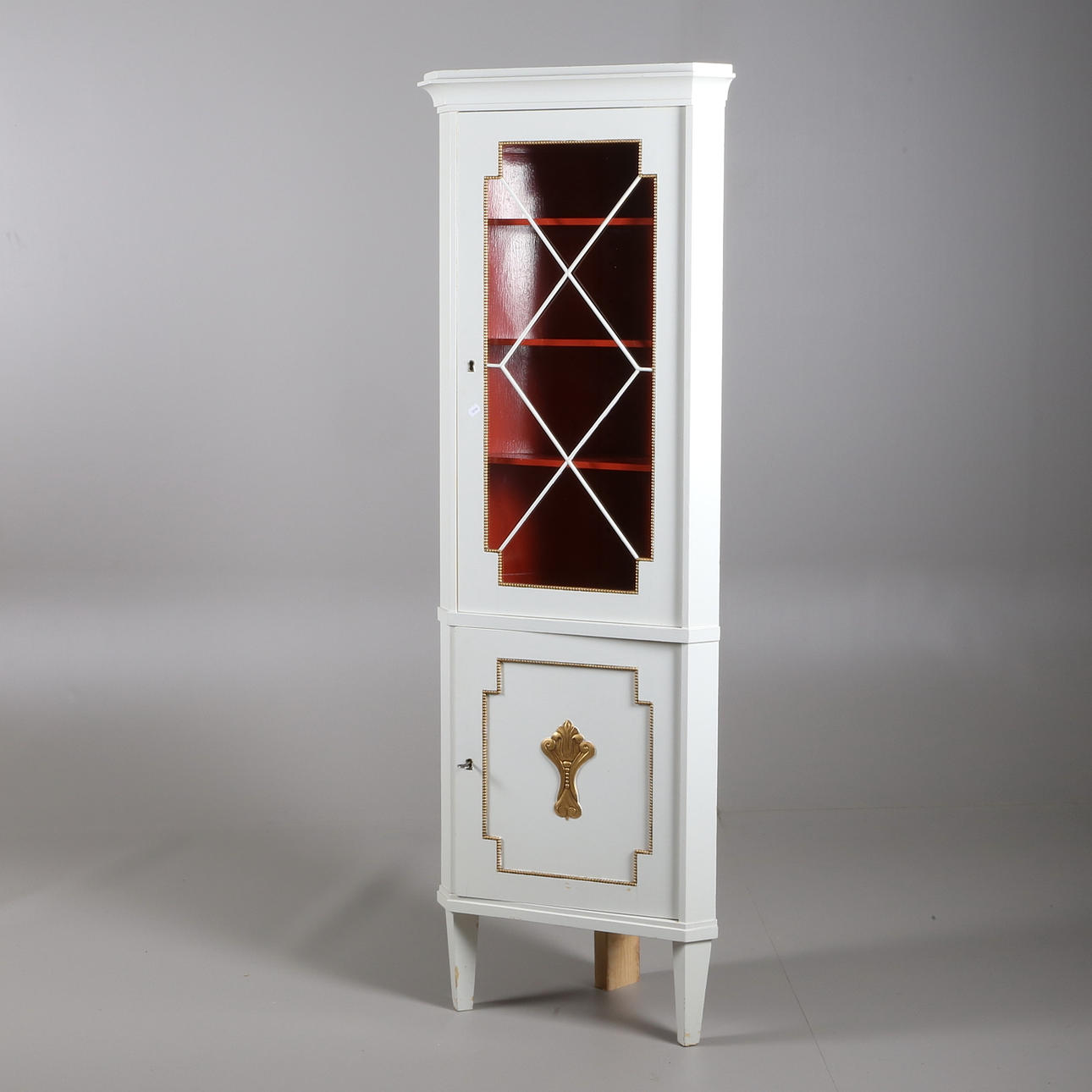 HÖRNSKÅP vitmålat, överdel med glasdörr. 1950-tal.