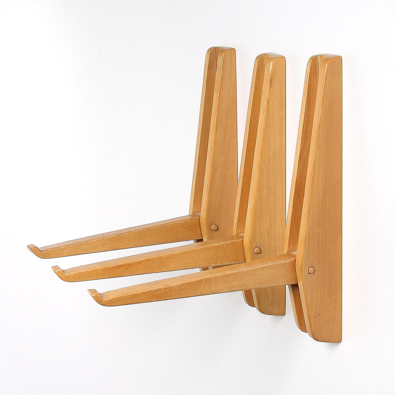 KLÄDHÄNGARE, 3 st, bok, uppfällbara. 1900-talets andra hälft.