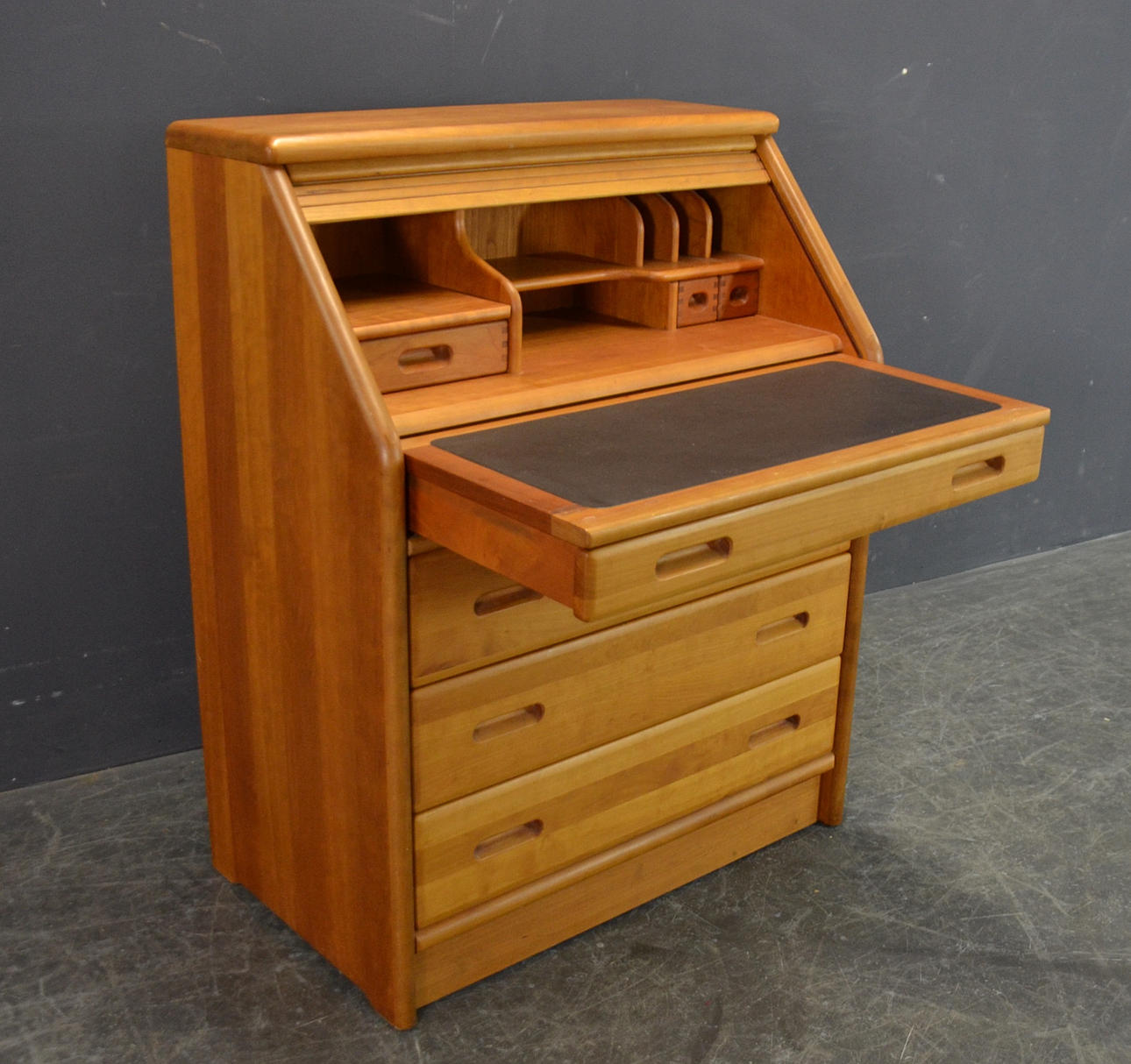 DYRLUND SECRETARY.