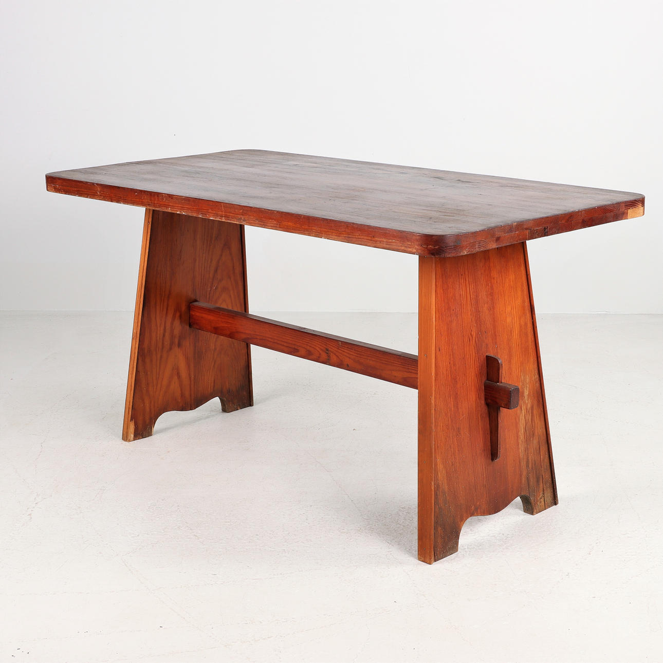 GÖRAN MALMVALL. TABLE, Swedish Fur, 1950s.