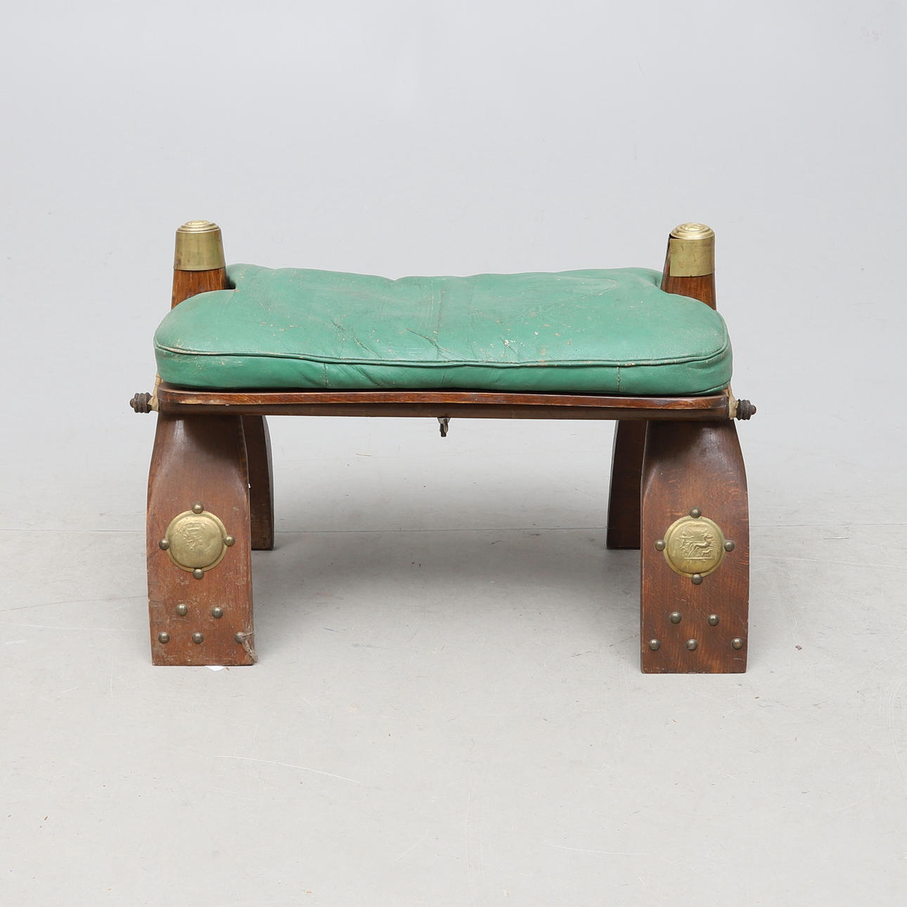 Hocker, Kamelsattel, orientalischer Stil, 20. Jahrhundert.