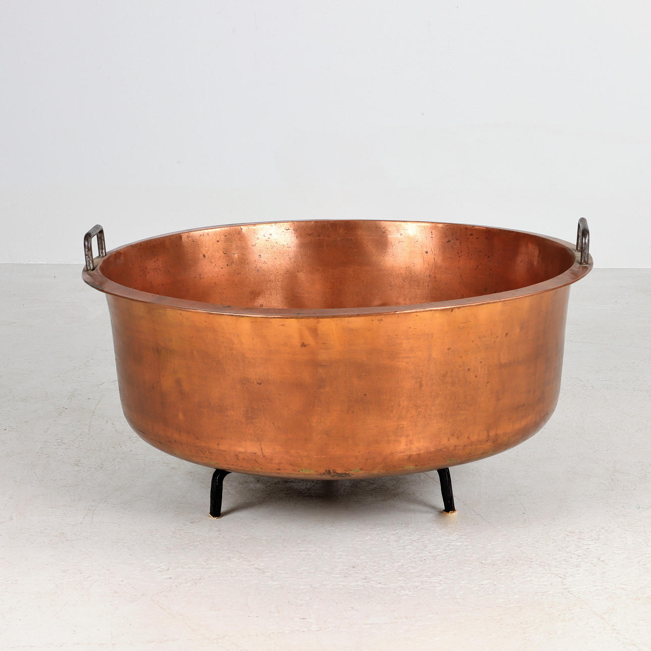 STOR KOPPARBALJA, med benställning, 1930-tal.