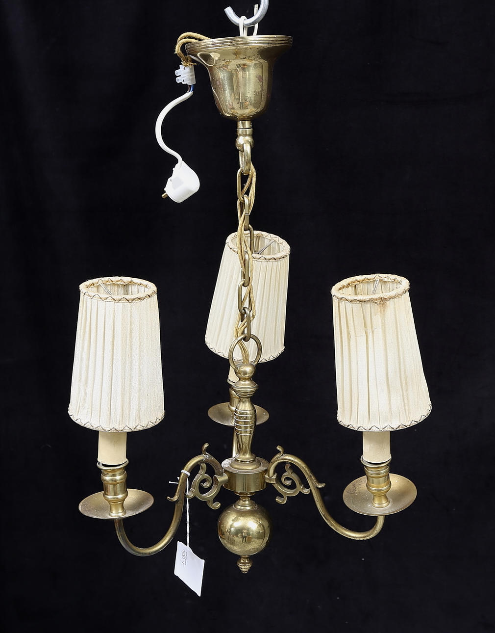 LJUSKRONA, malm, 1900-tal. Höjd med kedja 54 cm.