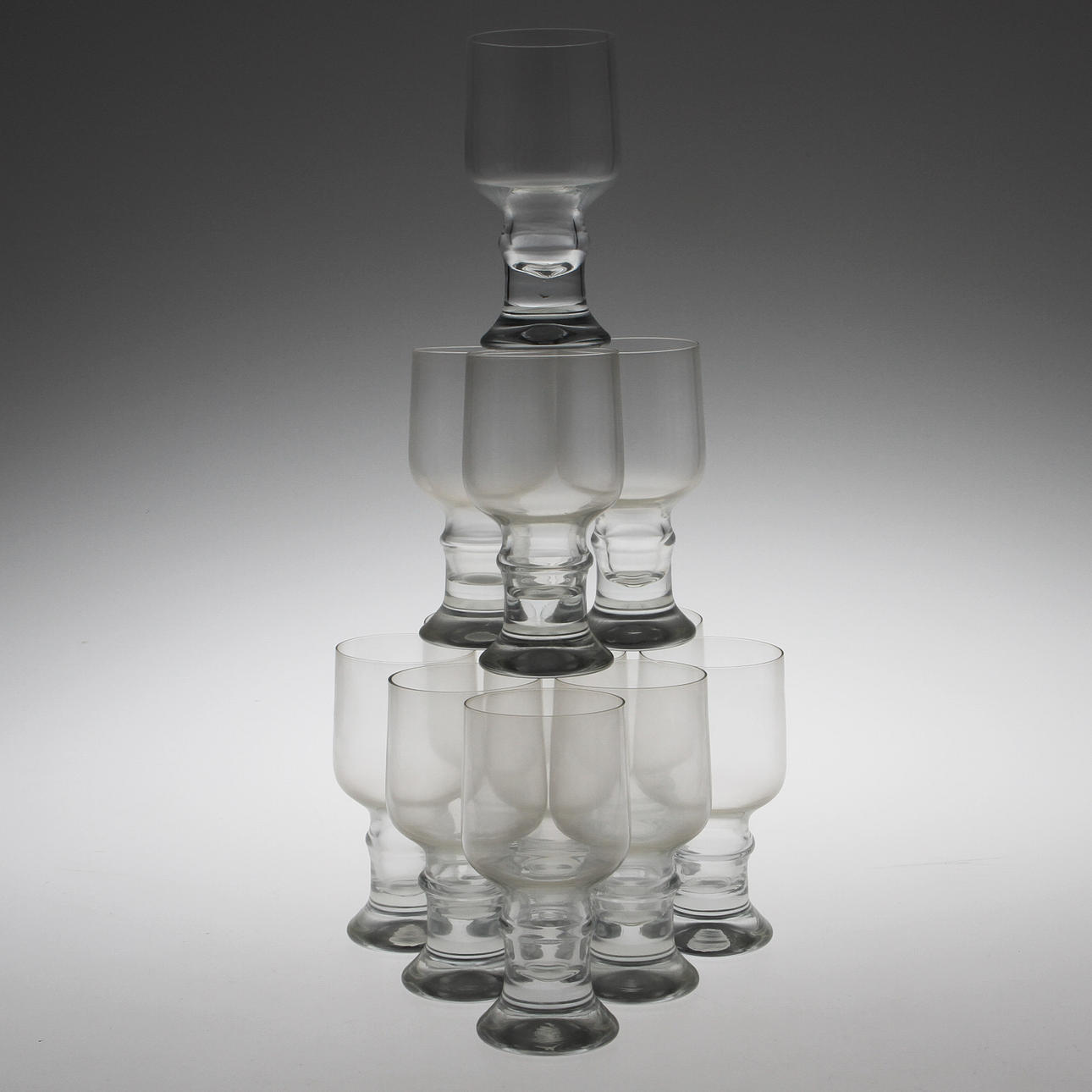 ÖLGLAS, 12 st, "Gutår", Bertil Vallien.