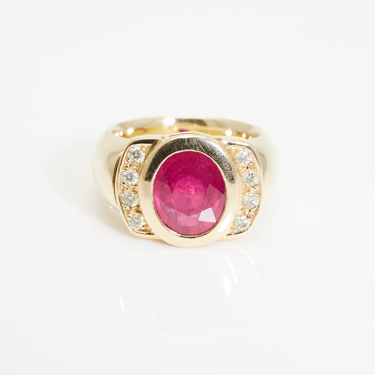 Ring, 585 yellow gold, ruby, brilliant-cut diamonds.