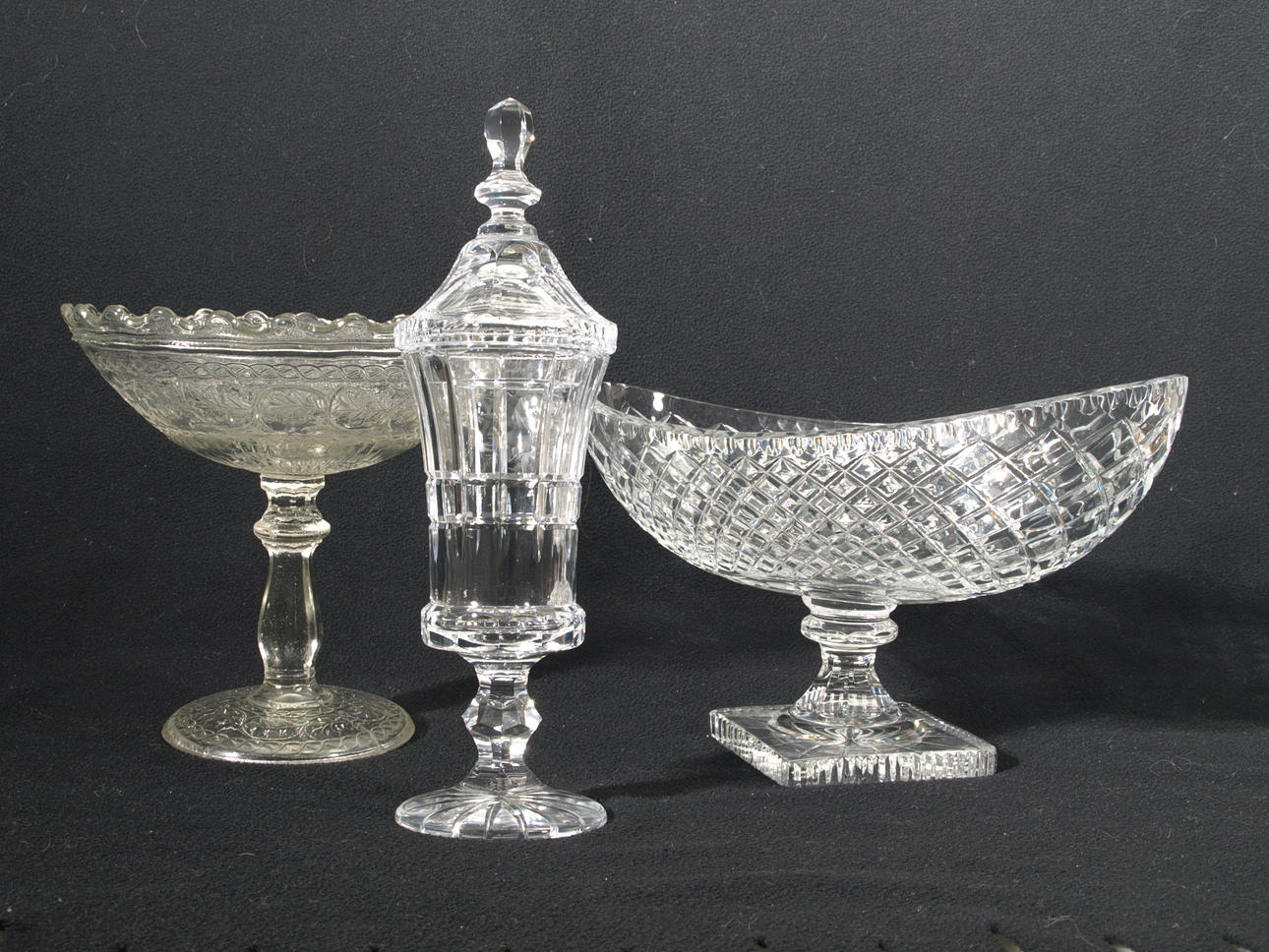 PARTI GLAS OCH KRISTALLFÖREMÅL, 3 delar.