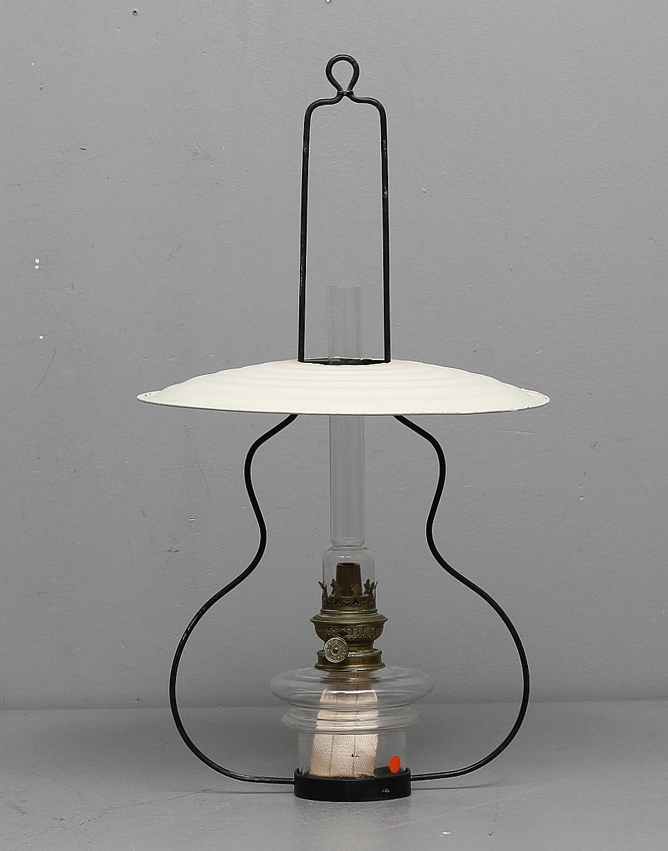 TAKLAMPA, FOTOGEN, 1900-talets första hälft.