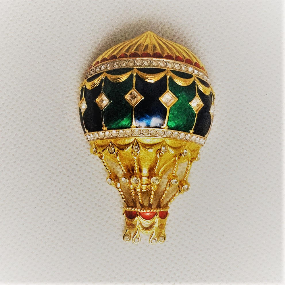 BROCHE con decoración: globo aerostático.