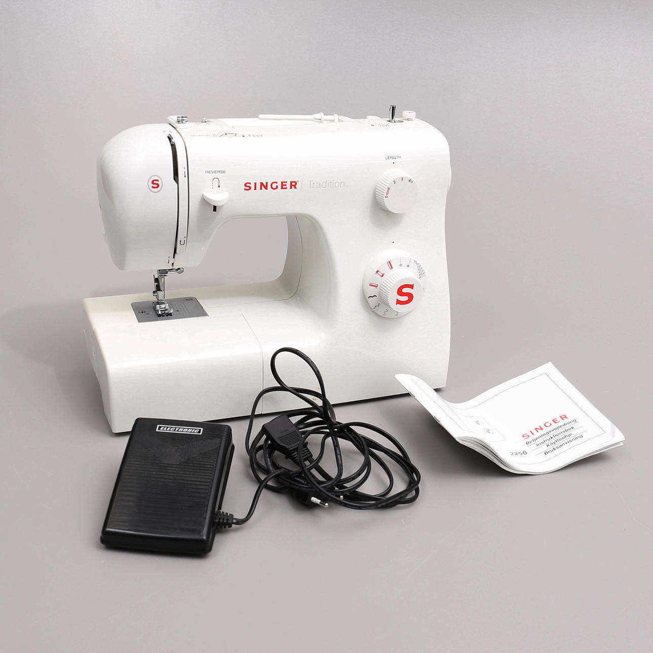 NÄHMASCHINE, Singer 2250, 2000er Jahre.